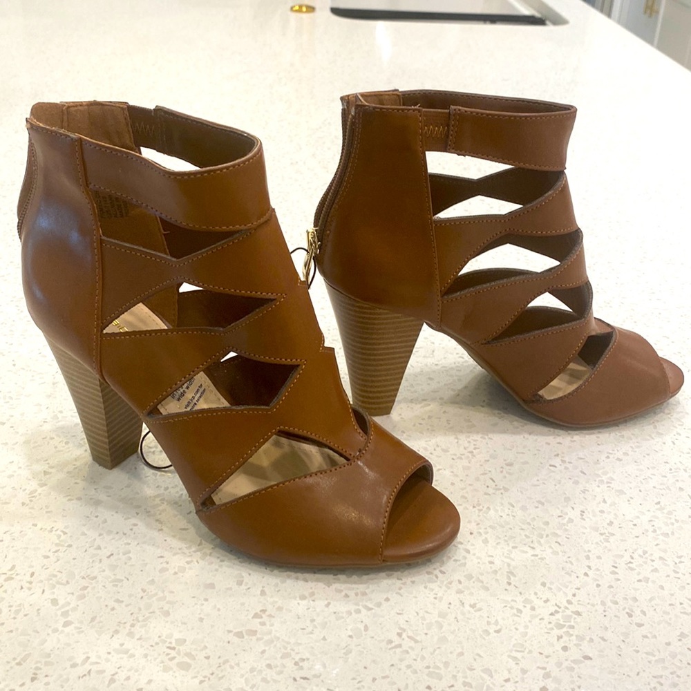 Liz Claiborne sandals